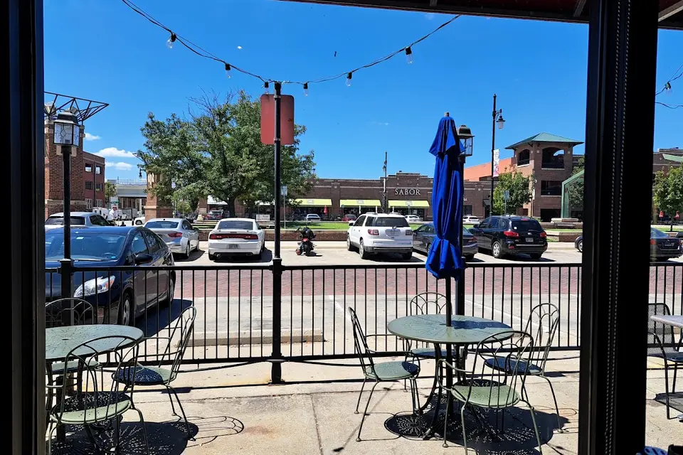 Old Chicago Pizza + Taproom